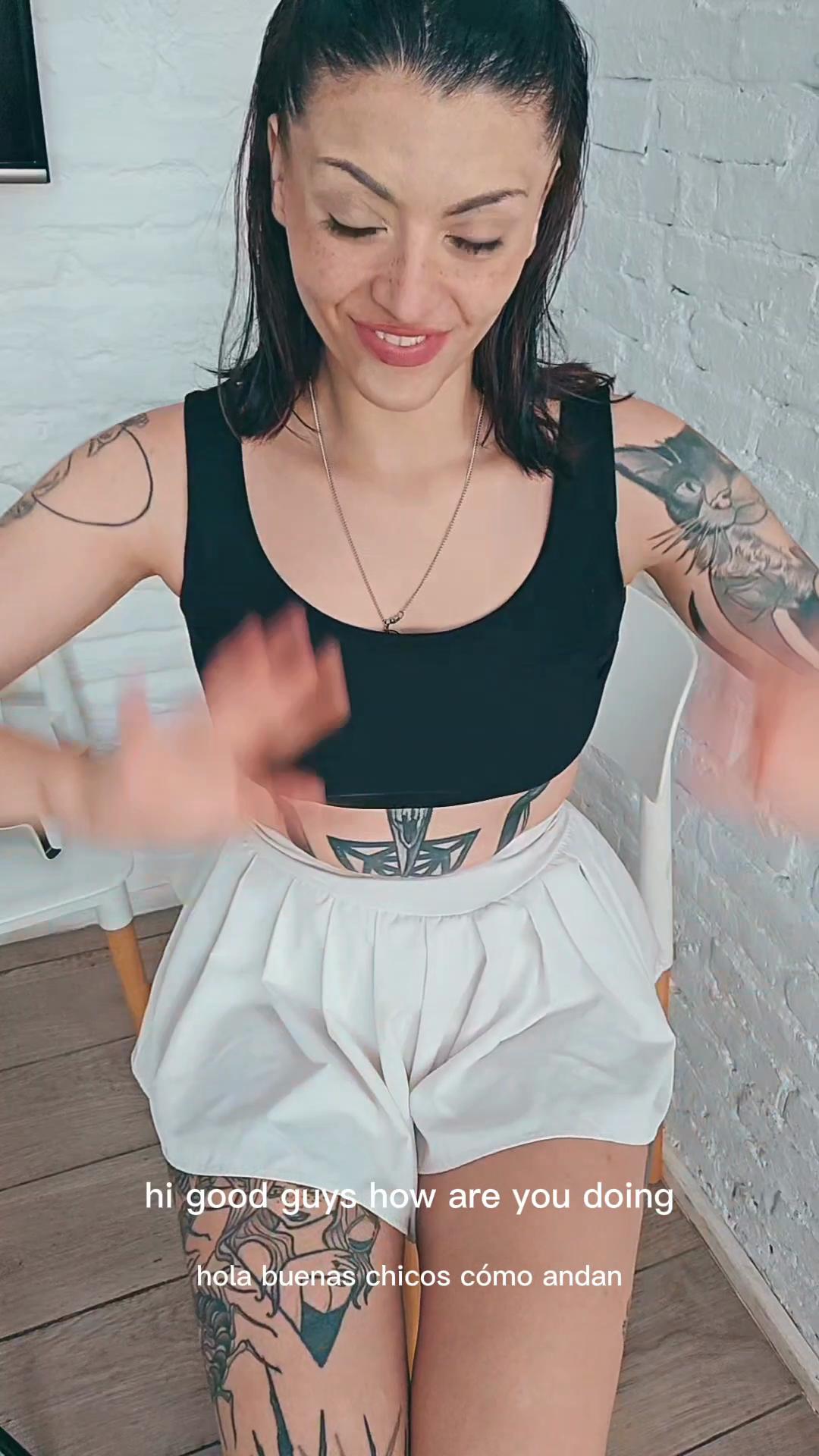 Cuttie Steff:Stretching exercises at work with a sexy girl