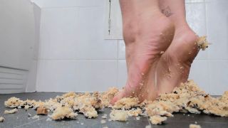 [942.26 MB] - Cake Vs My Feet - ScarlettFoxett