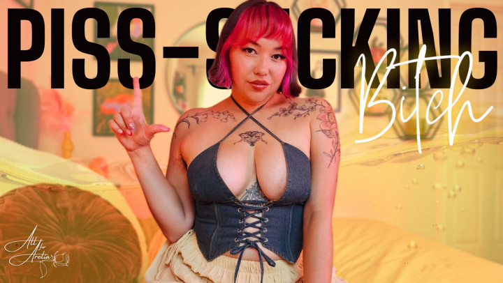 MistressArelia:Piss-Sucking Bitch
