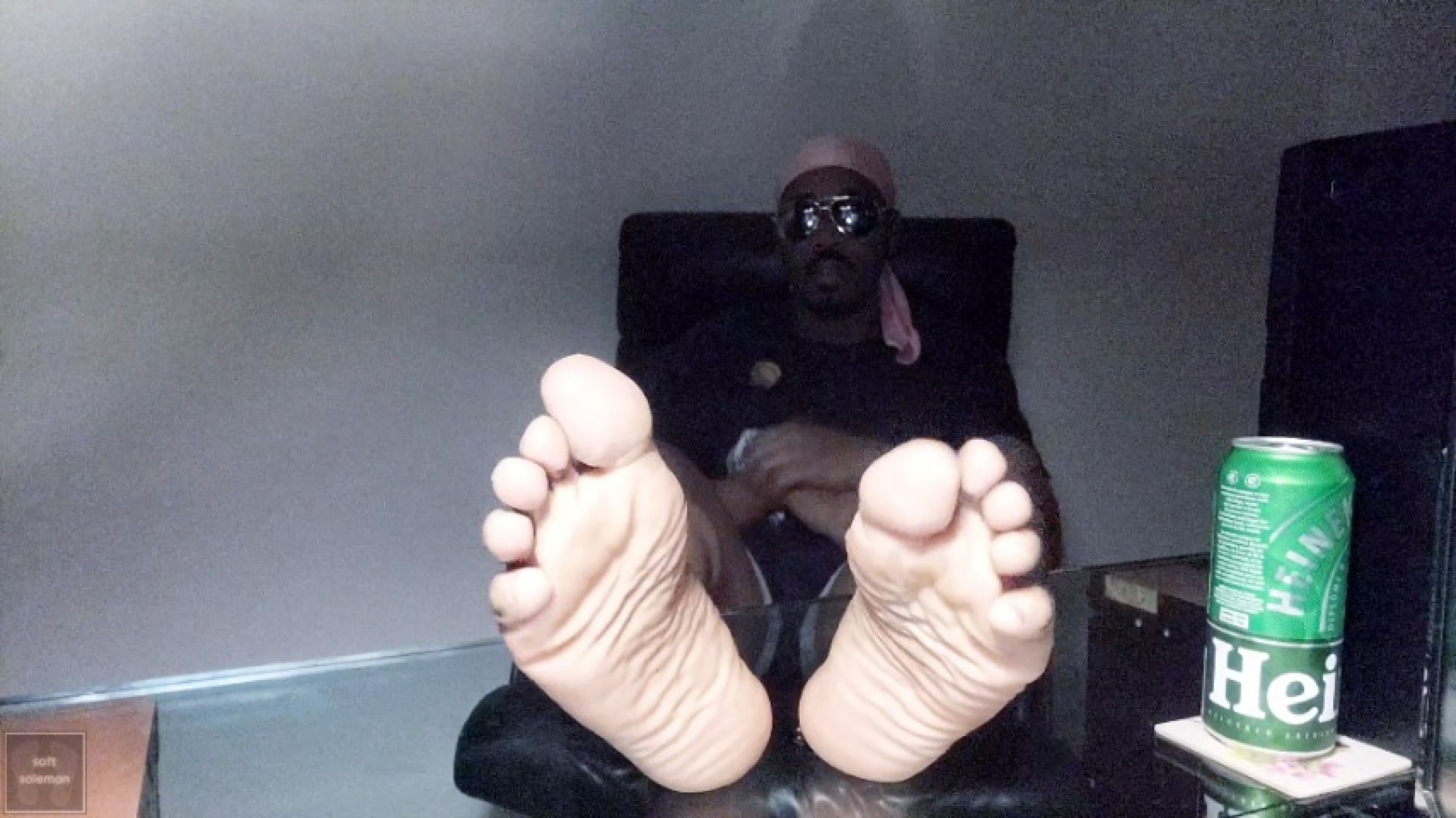 soft soleman:During the night, I show my soles in the desk 2025