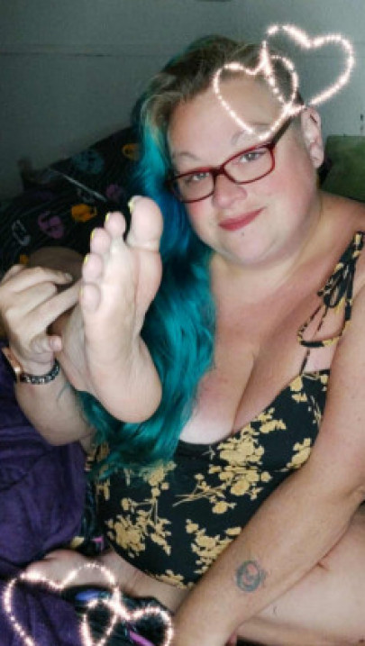 Reighne420:I love sucking on my titties and toes