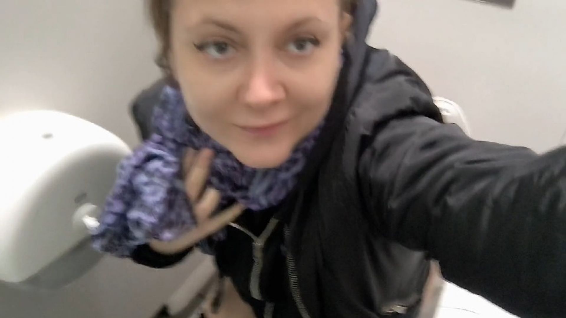 LukipelaSexy:Public toilet fetish : Peeing at the airport with you