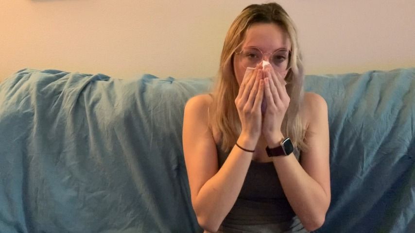 Foxxequeen Sneezing Into Tissues Manyvids