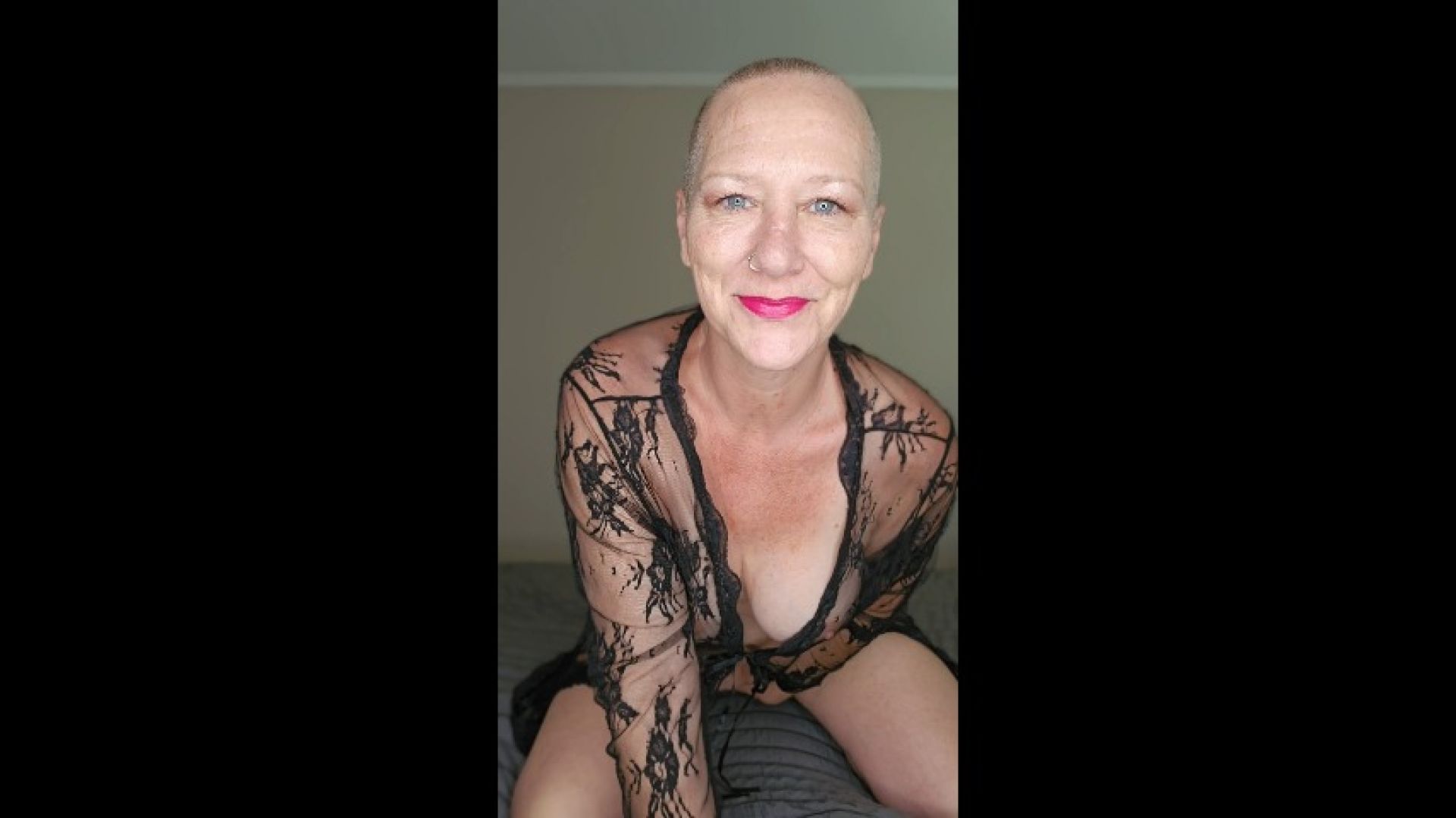 KikiDeez:Squirting in Lace