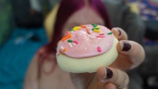 [1.31 GB] - BBW Tranny Cums on Cookie and Eats it - PinkyLikes2Play