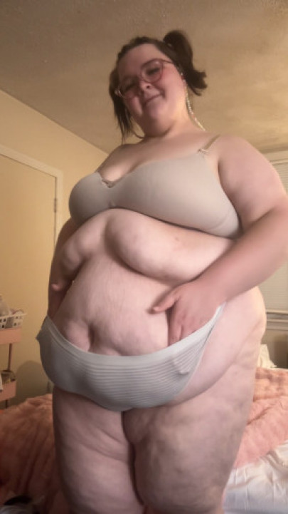 MissPizzaSlut:Late Night Jiggly SSBBW Striptease