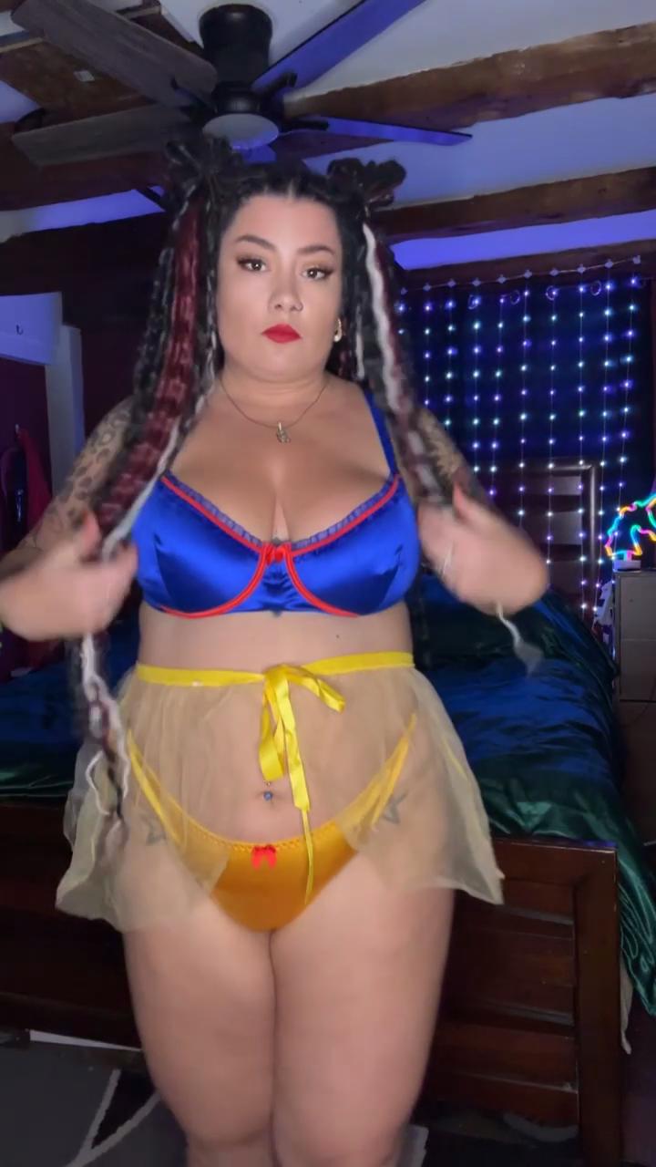 Busty Boston:Let me Dance for You