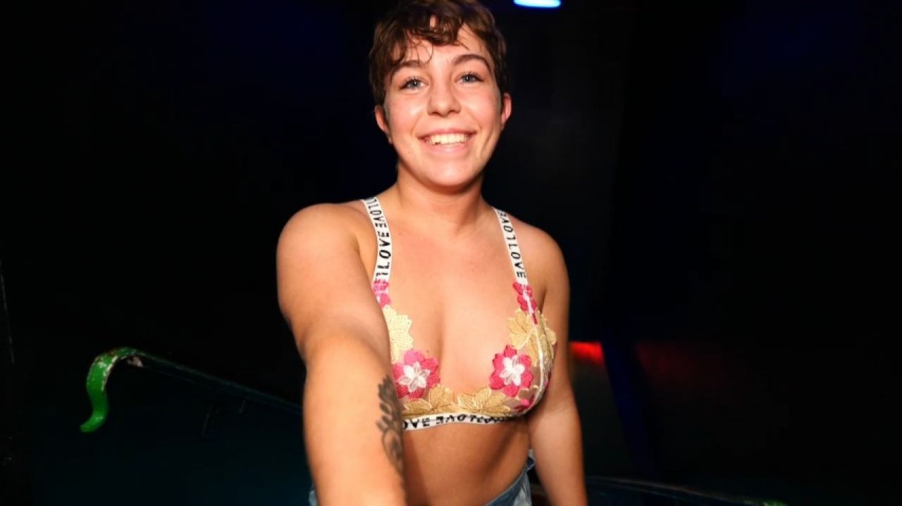 ALLINSINXXX:New Employee at the Green Door Blows Her Boss