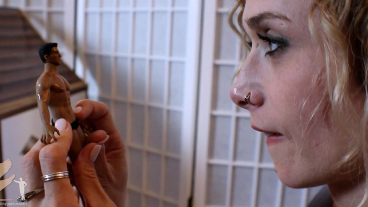 tinyguycustoms:Remedy Girlfriend Grows into a Giantess