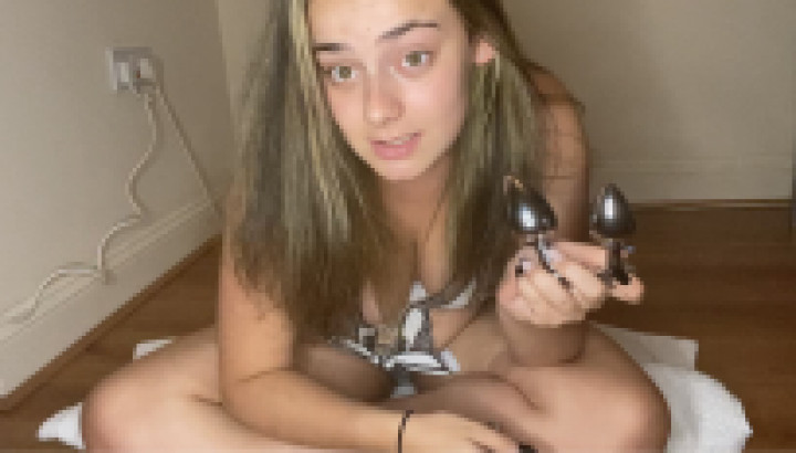 teen anal plug TEEN INSERT BUTT PLUG SOLO FOR THE FIRST TIME main image 1