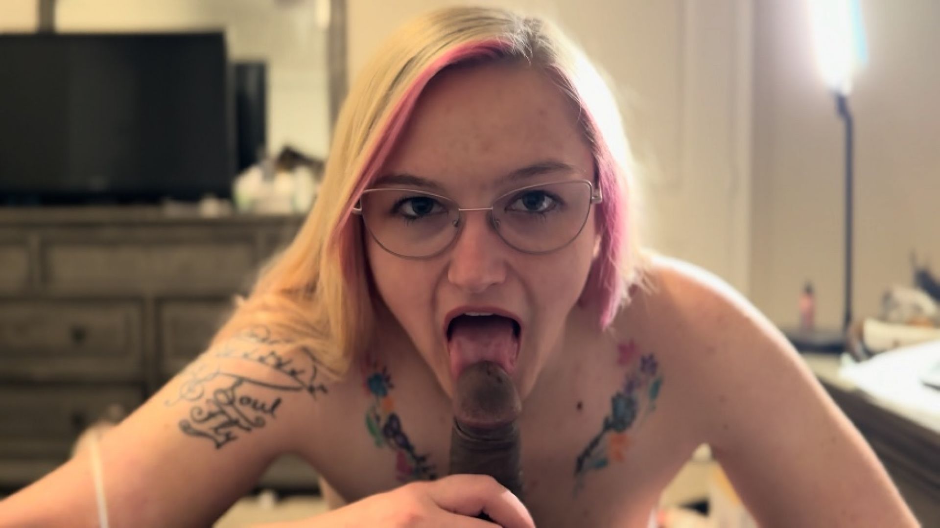 Taytayxoxo97:Deepthroating bbc lover