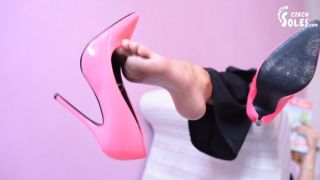 Ignoring you while dangling czechsoles_official