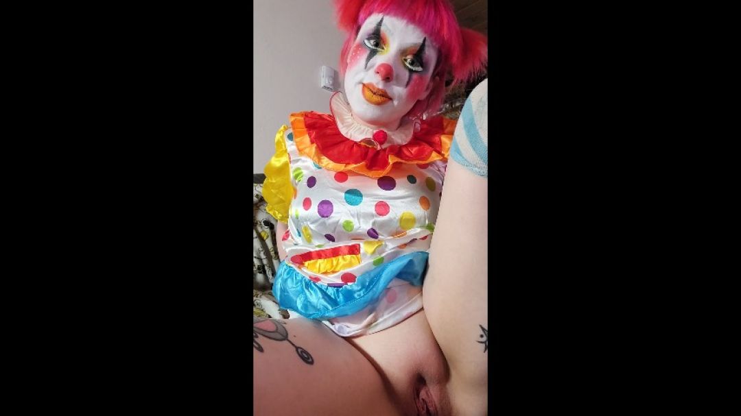 Lenorebunny:Cute colorful clown cums from anal