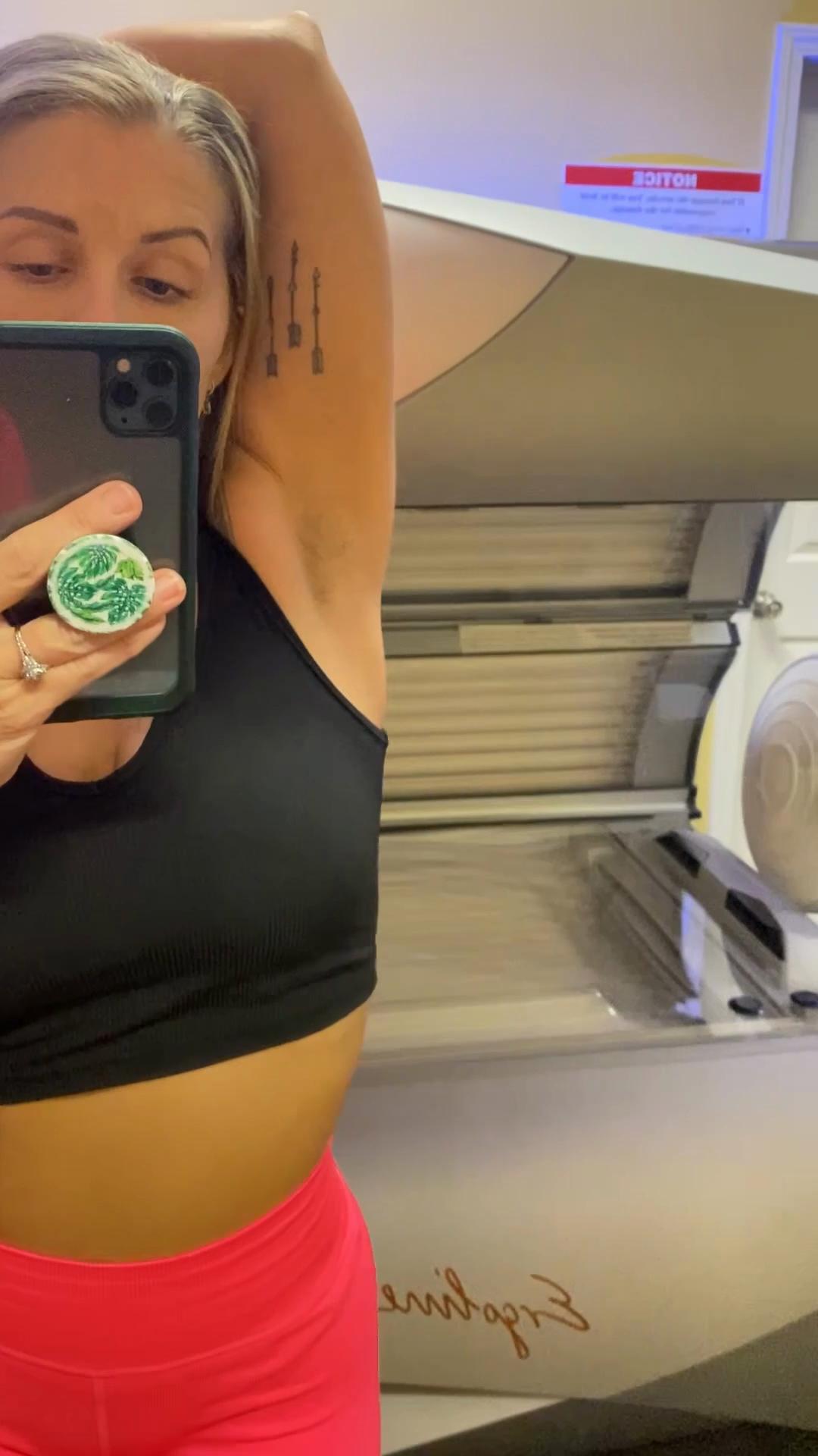 WrennDivine17:2 Week Armpit hair growth