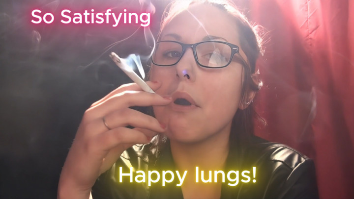 maddy66:heavy smoker with impressive exhales
