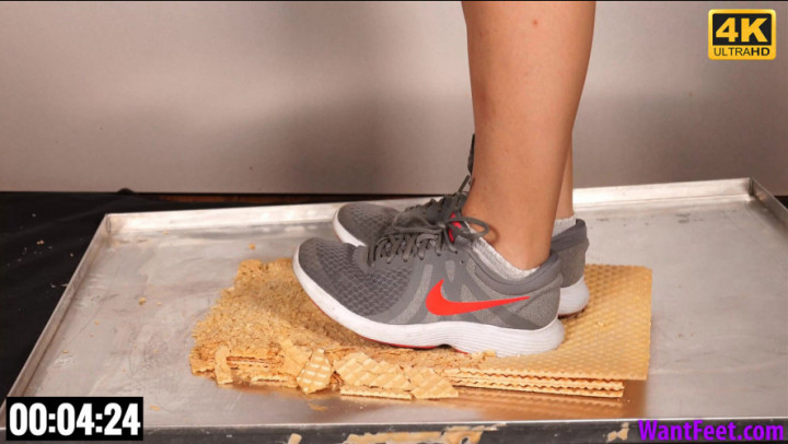 Crunch Sneaker Crush 4K wantfeet