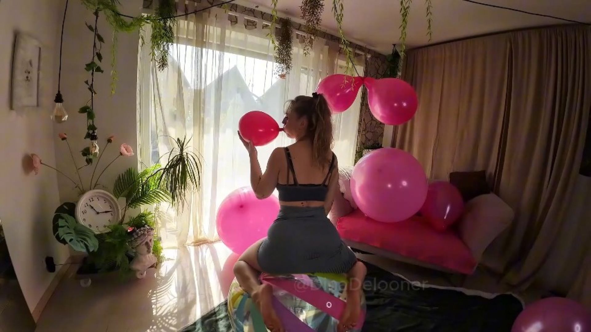 DinaDelooner:Looner - 213 - ClubSteffi24, BB17 and a Beachball