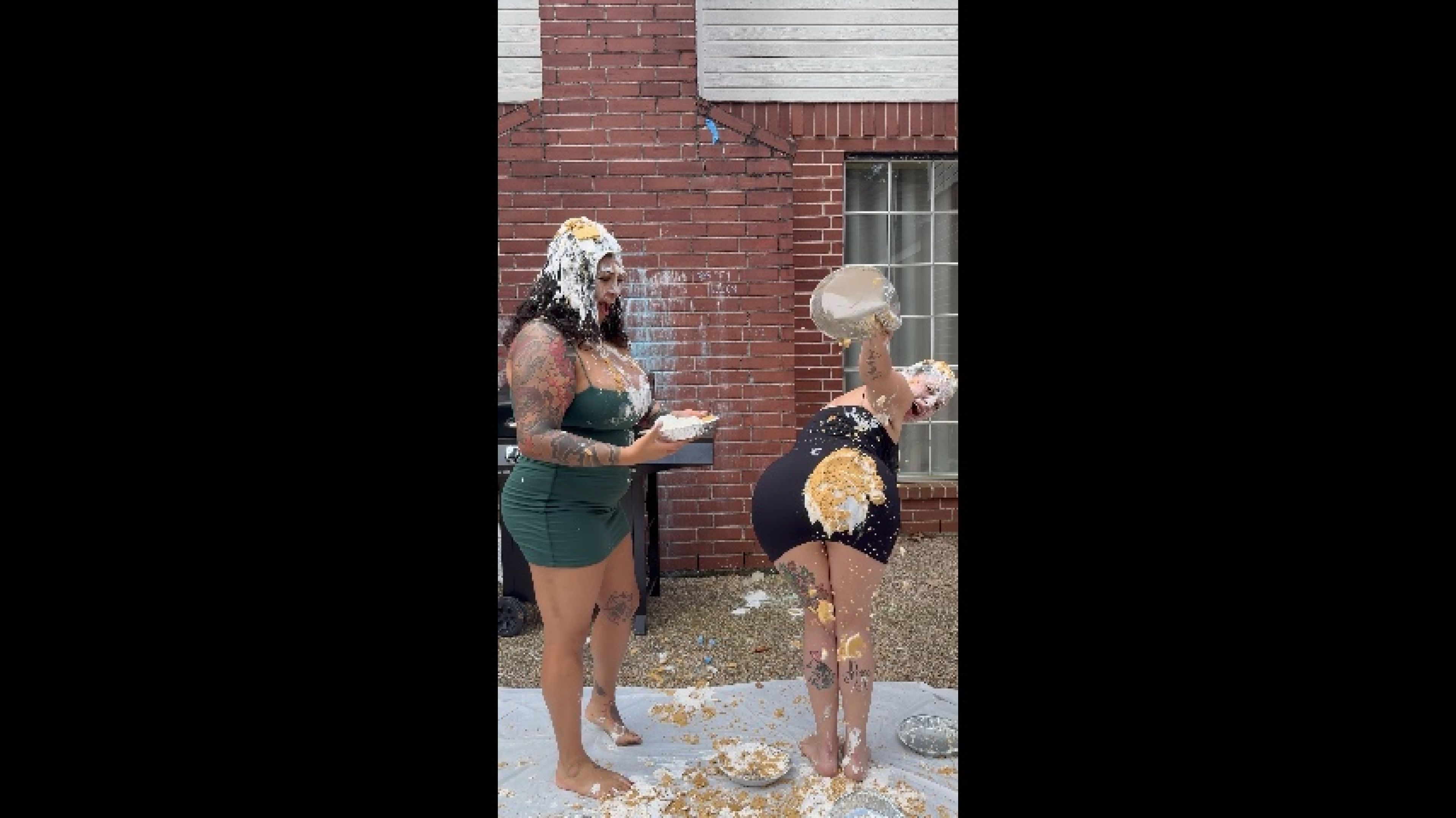 ButtPlugBetty:Teaching Lucy how to pie herself