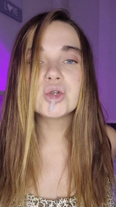 CarolinaMoone:Sexy girl spits in your face POV