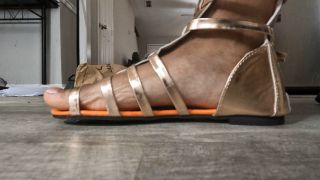 [1.40 GB] - tiny hiding from giantess - MXDominCrushgoddess