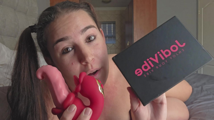 kinkybitch69:BBW unboxes & plays with JodiVibe Medusa massaging vibrator