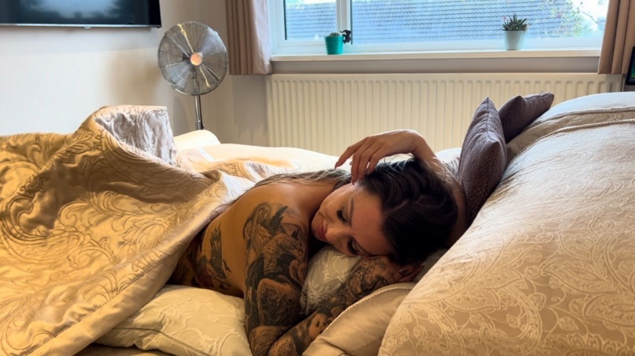 British Goddess:I love to hump my pillow when I first wake