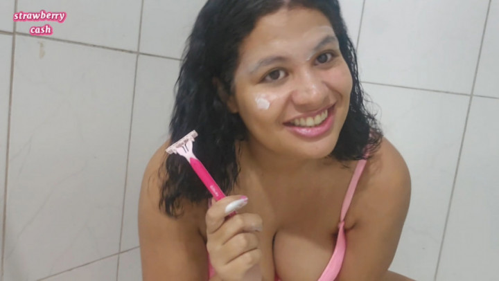 Strawberry Cash:Shaving my eyebrows