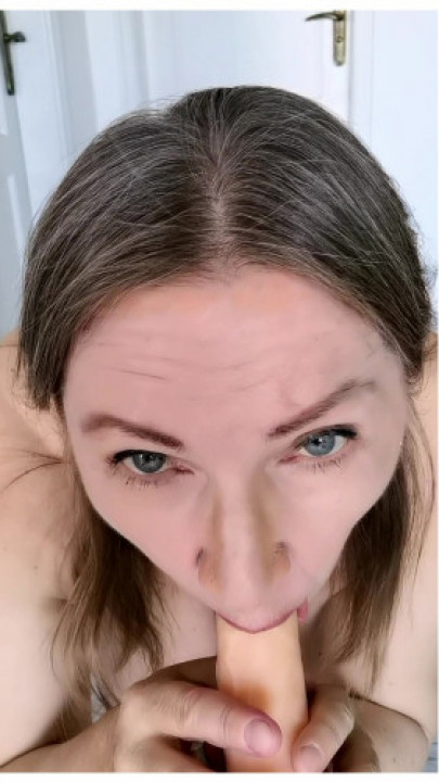 MariaOld:Busty GILF seduces, do blowjob, and makes you eat pussy