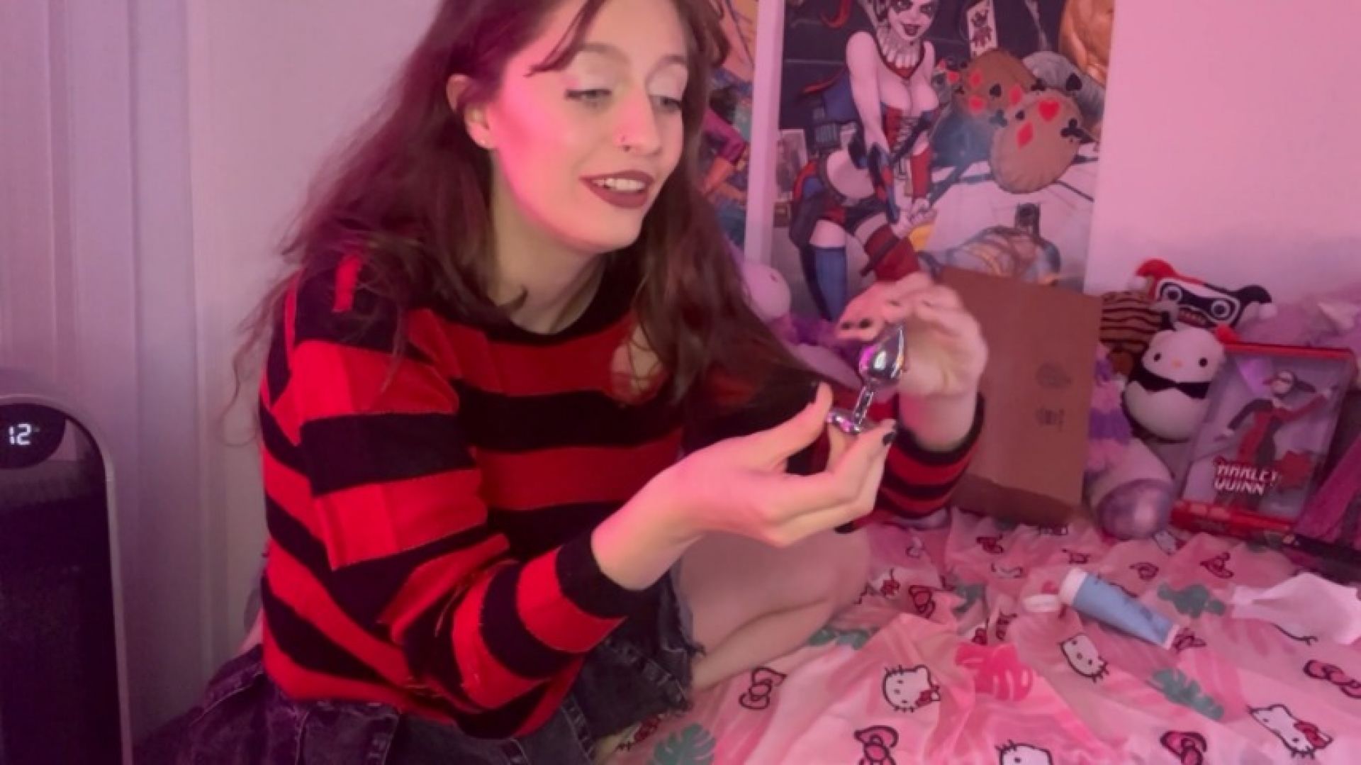 dawn333:Putting in my butt plug before filming for YouTube