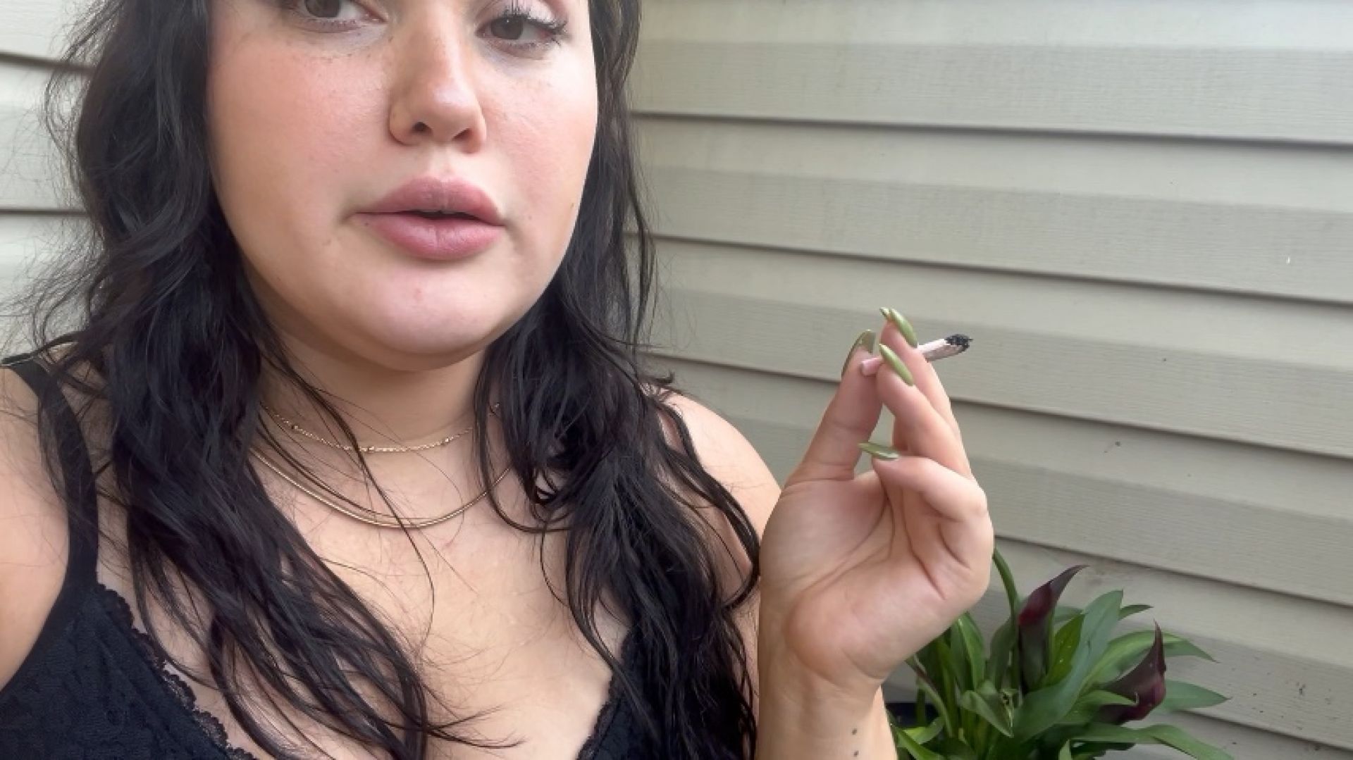 Alicebnevermore:Smoke with Me on My Balcony