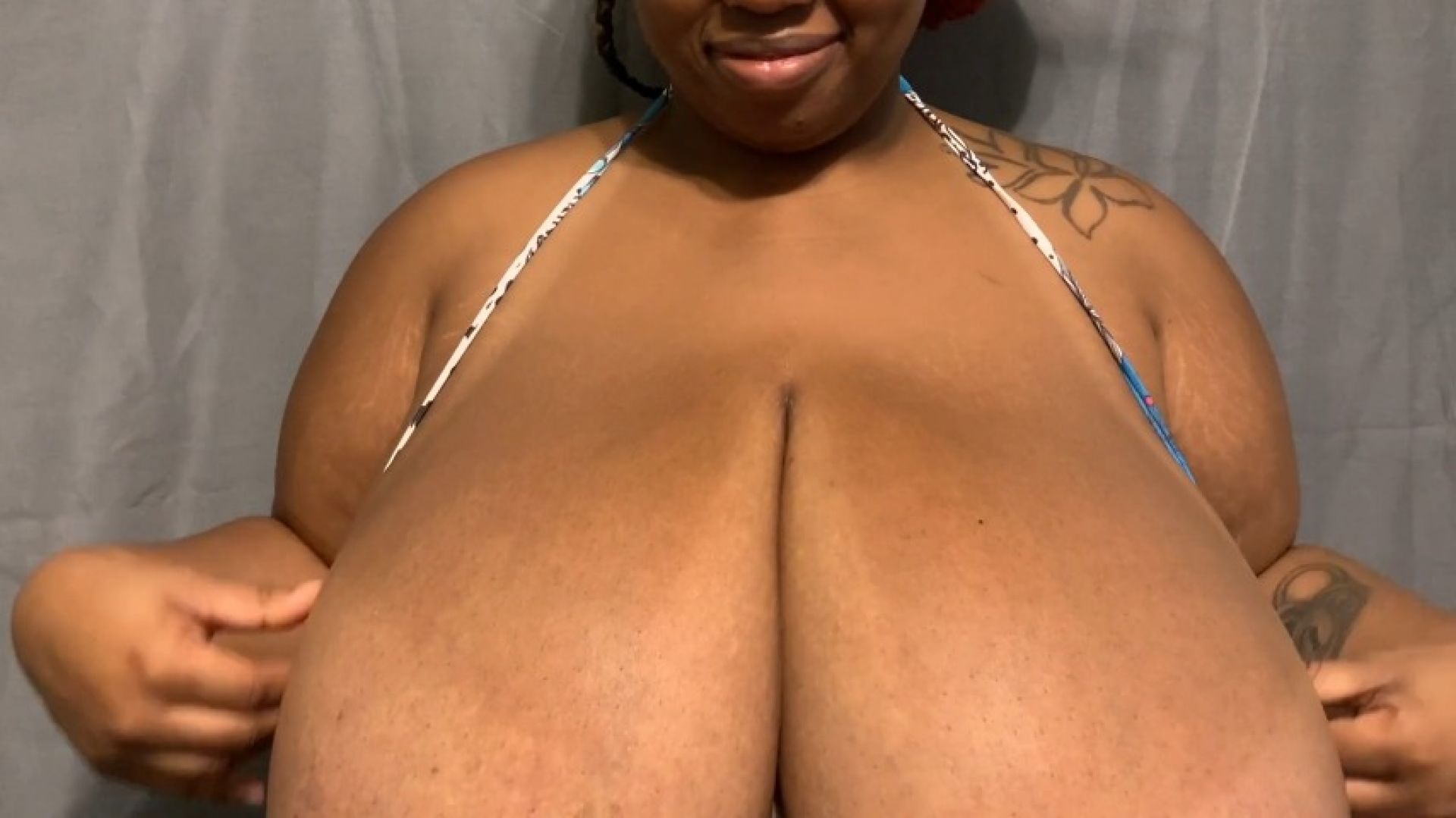 RacksonRacksonRacks - Aurora Oils Her Huge Canons - ManyVids