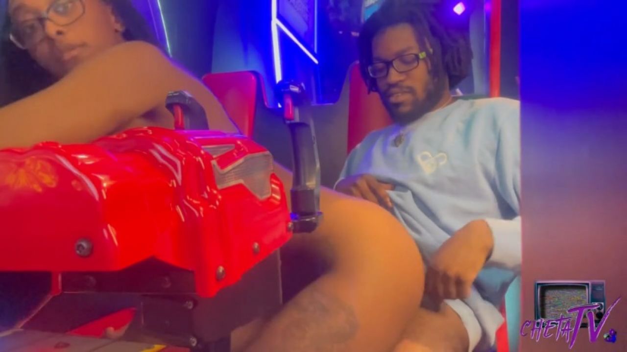 Yesimcheta:Fun at the Arcade ft Aaliyah Ali
