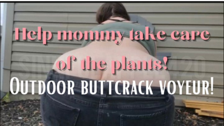 leaked Mommys buttcrack is out! Outdoor buttcrack voyeur thumbnail