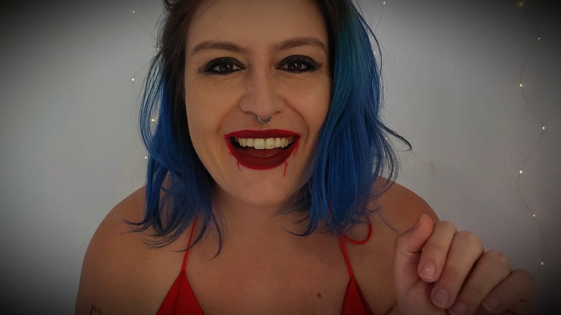 Goddess Lara Lee:Vampire Feeds and Vores You