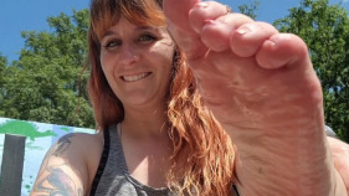sweetpeacheslane:Waterhose masturbation outside