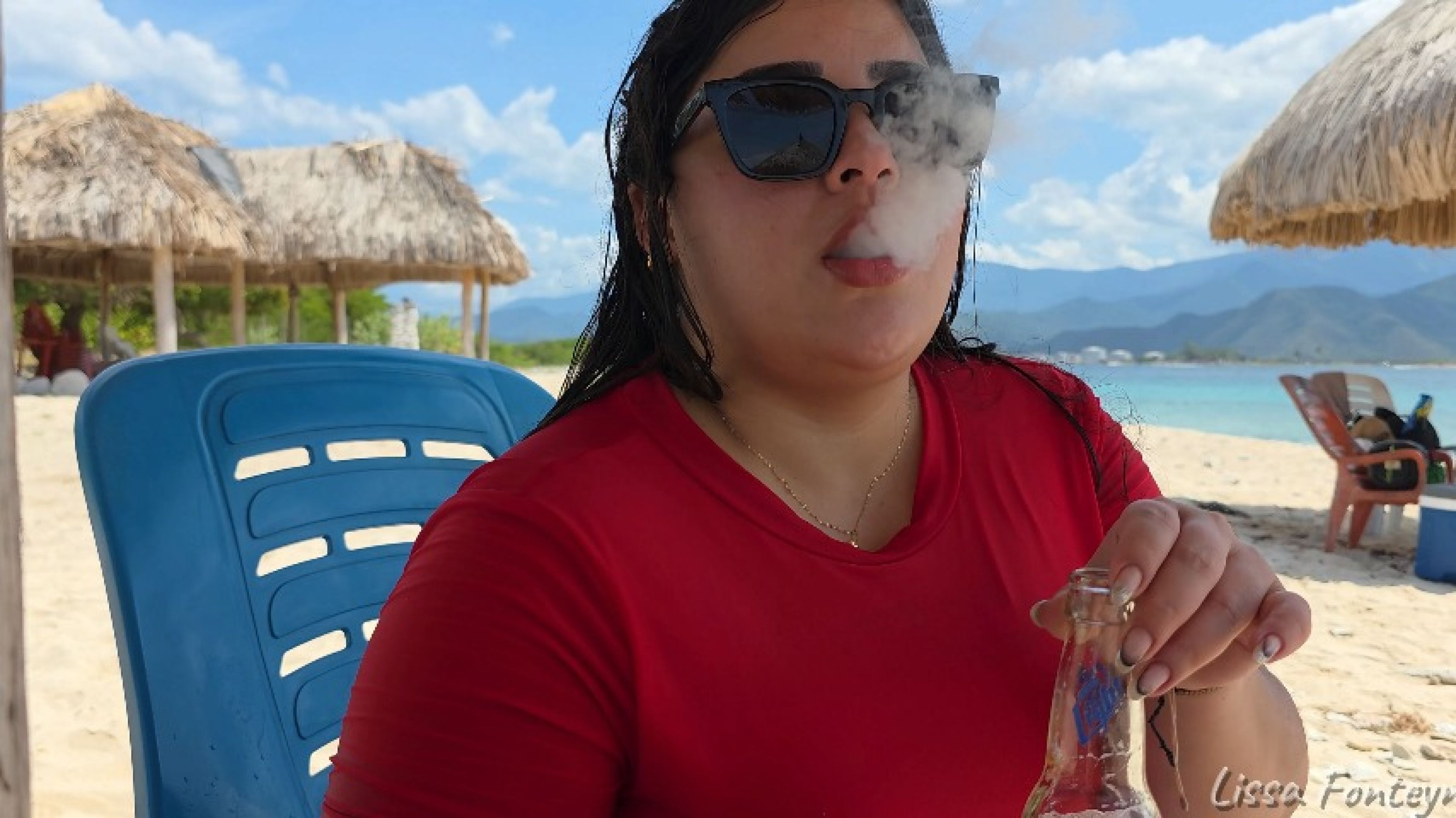 GoddessLissaFonteyn:SMOKING AND DRINKING IN PUBLIC - WORSHIP MY DIRTY FEET