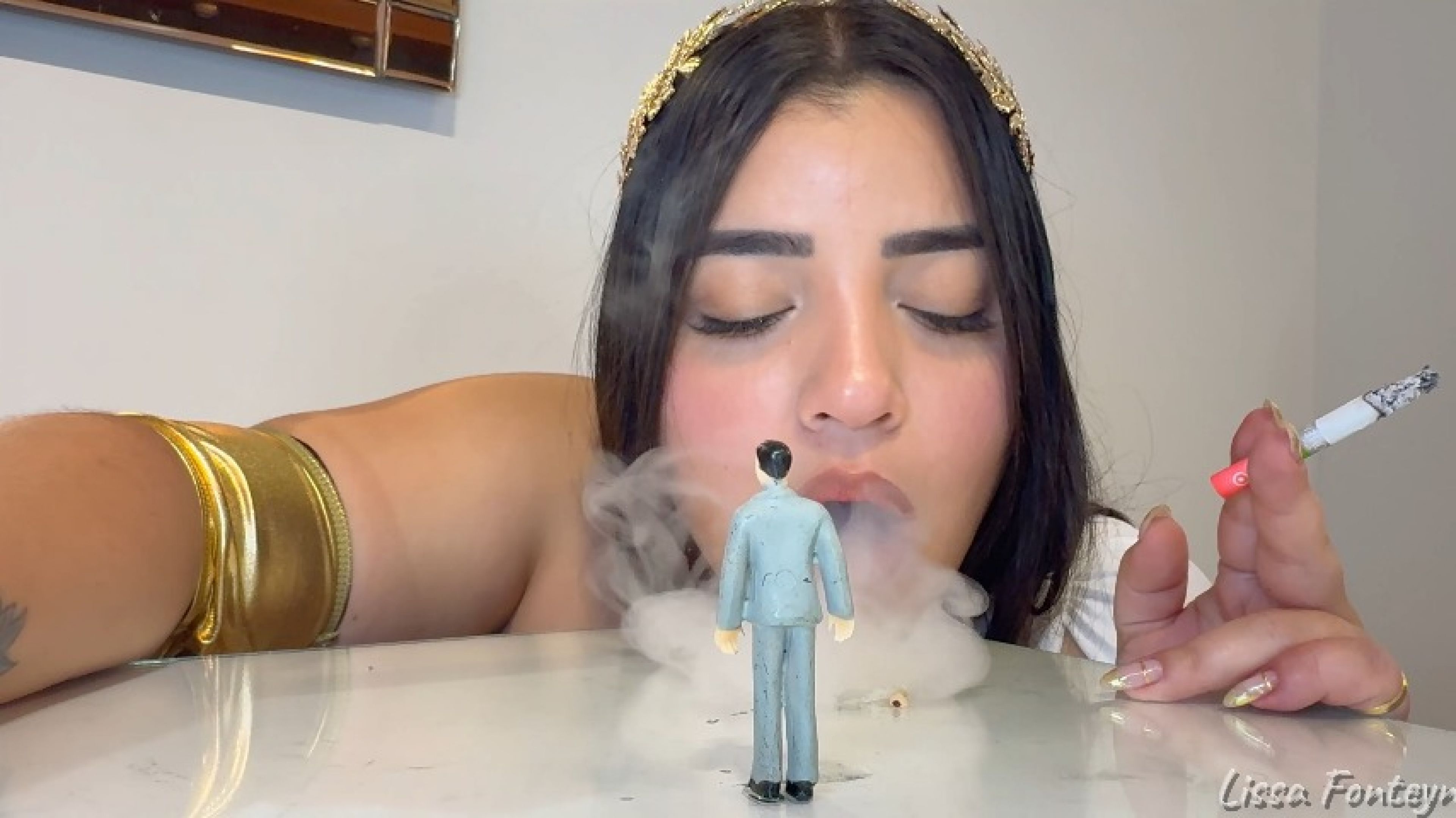 GoddessLissaFonteyn:GIANT - FARTS - Goddess eats and crushes her slaves