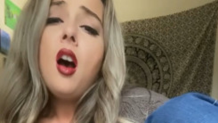 Mod3st Girl:Modest Girl takes Lycan cock for the first time