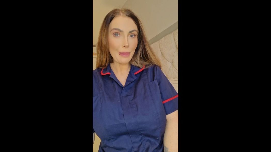 Mommy Vivian:Nurse oils her huge tits up before jerking your cock