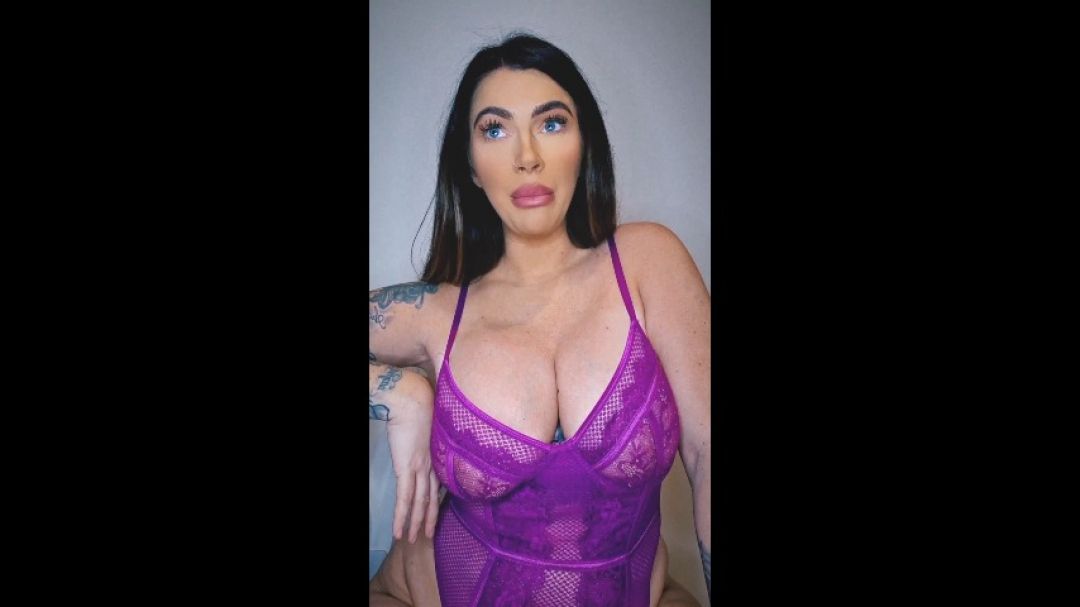 Mommy Vivian:Step-Mommy Domme puts you in chastity