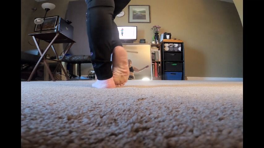 Giantess Working Out EliannaH79