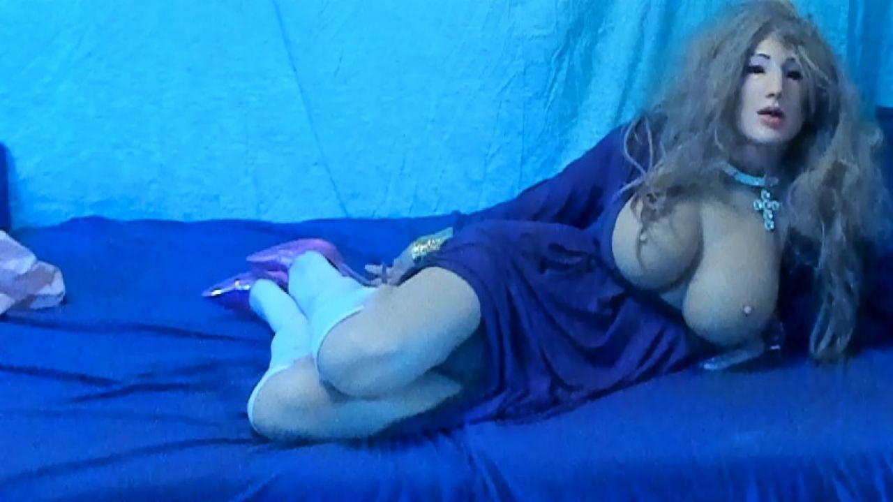 Gloria Sabra:Gloria Sabra's Yoga in Heels to Desiring An Imminent Return