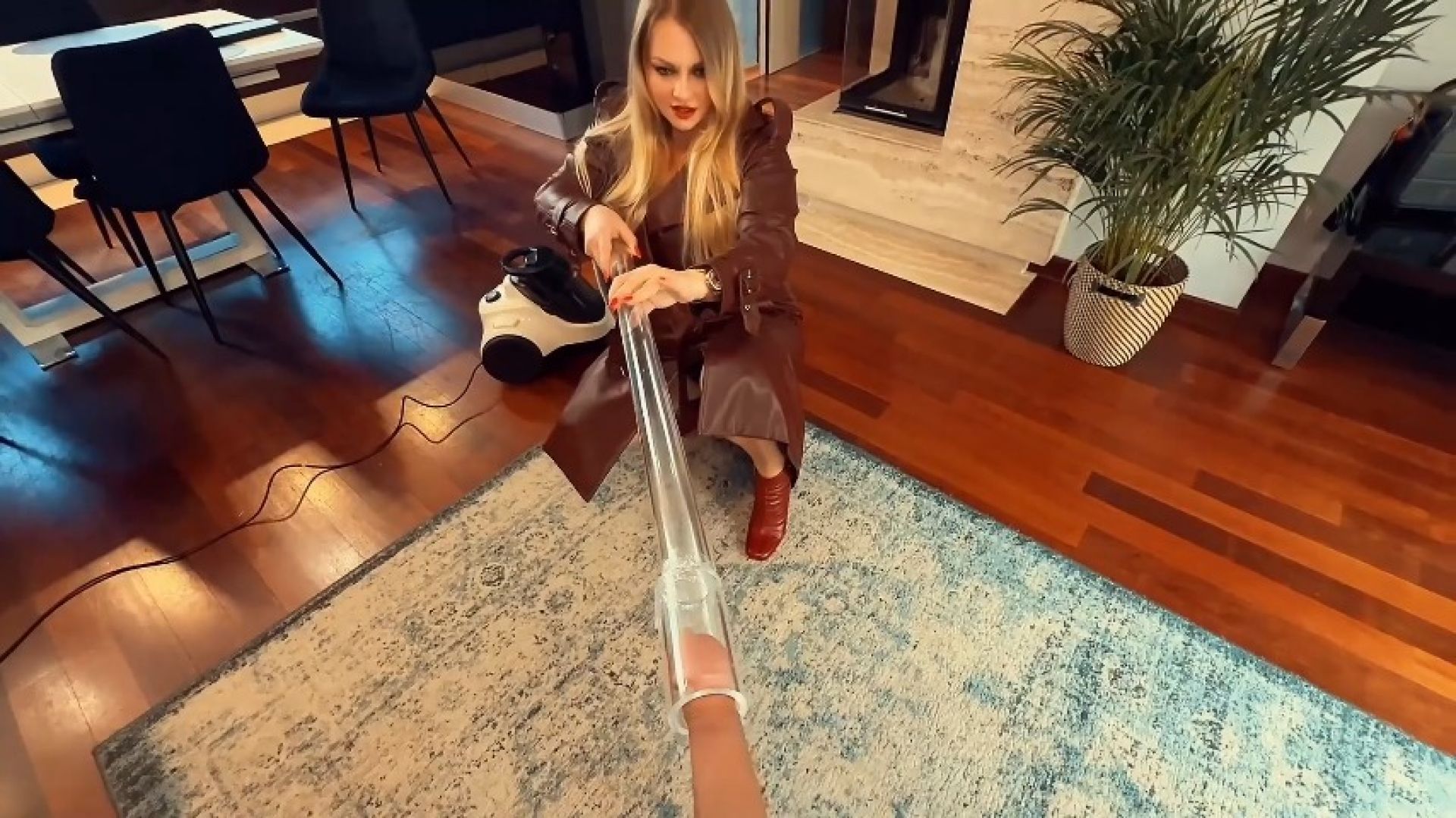 PrincessDiana:Fetish Diary - Vacuum jerk off