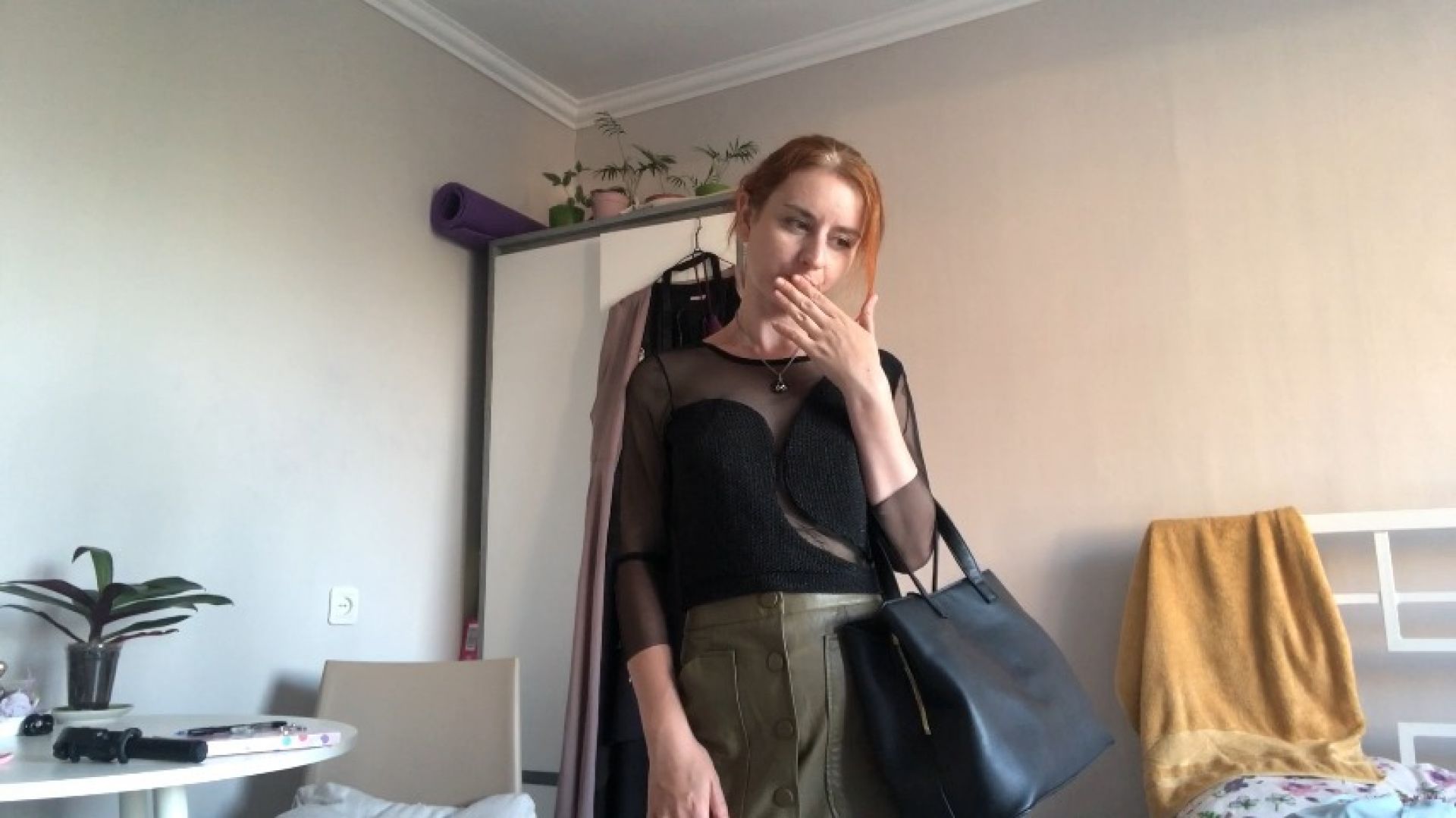 kathrynne_goddesfeet:Tiny one in danger