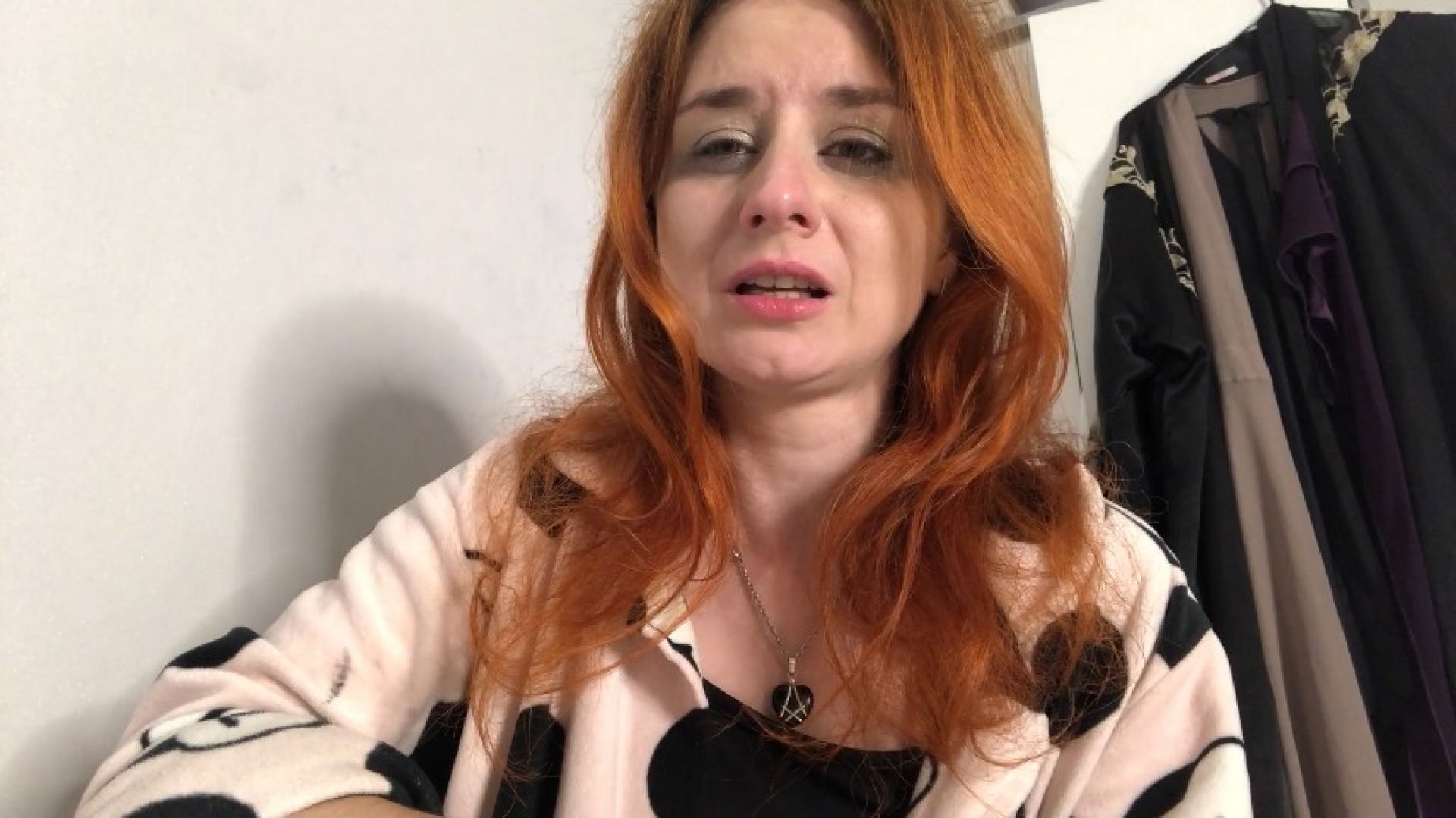 kathrynne_goddesfeet:Crying woman