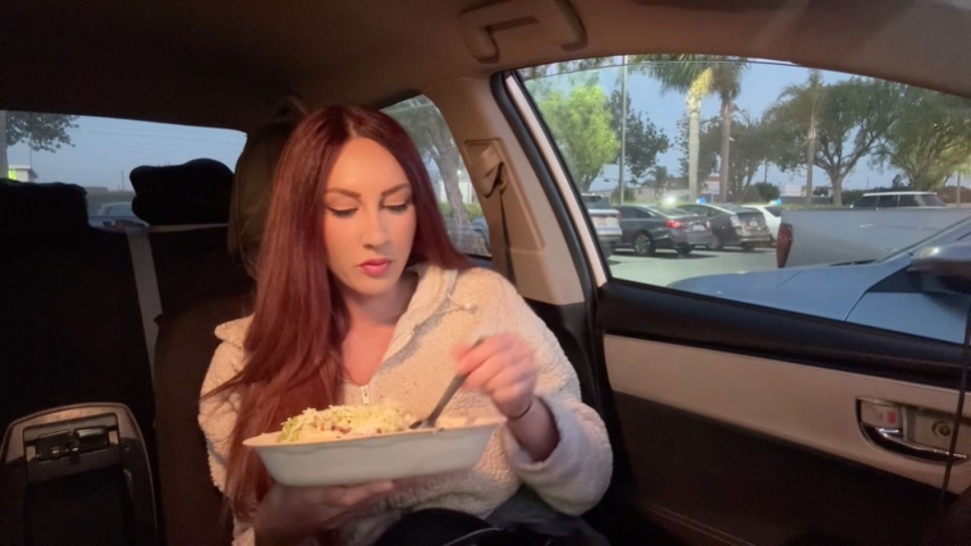 ArtemisiaLove:Eating Chipotle in the car