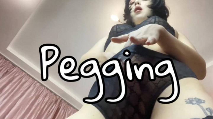 LisaInWonder:Loving pegging from the modern Amazon