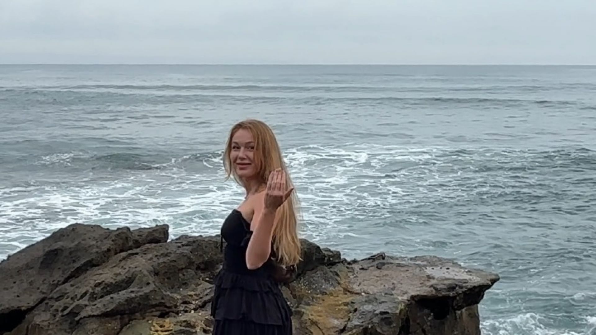 Battyredhair:Ocean walk with me
