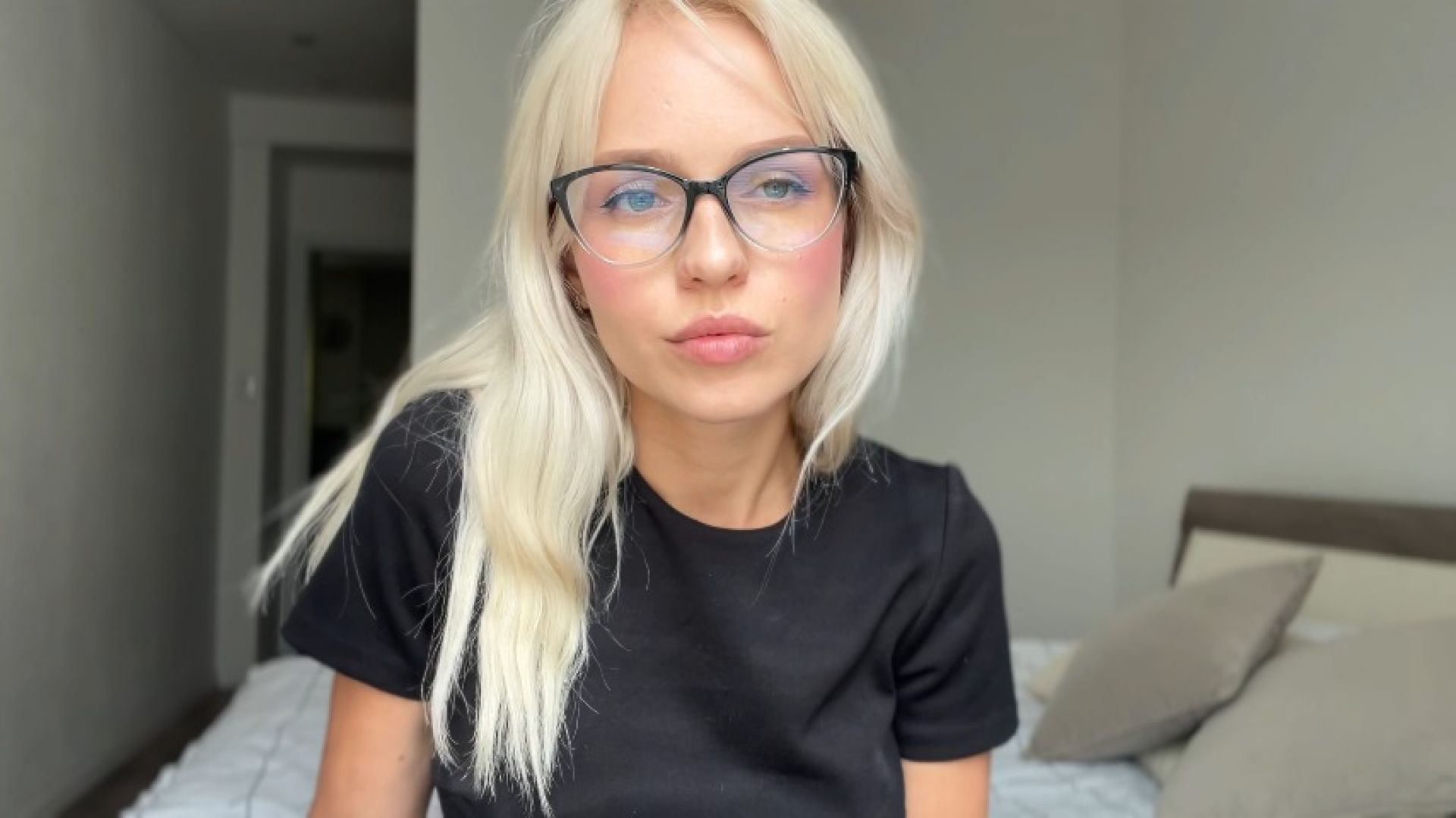 leaked I'm willing for my boss to fuck me hard thumbnail