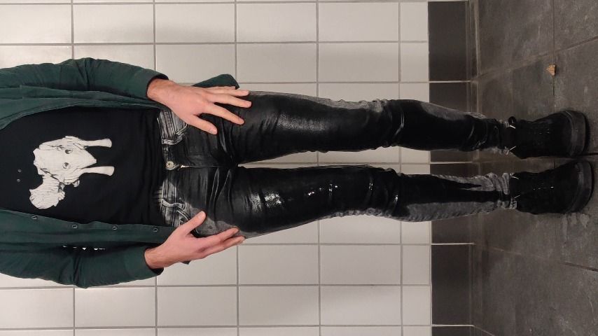 Wetting my Jeans in Public Restrooms WetMyDreams